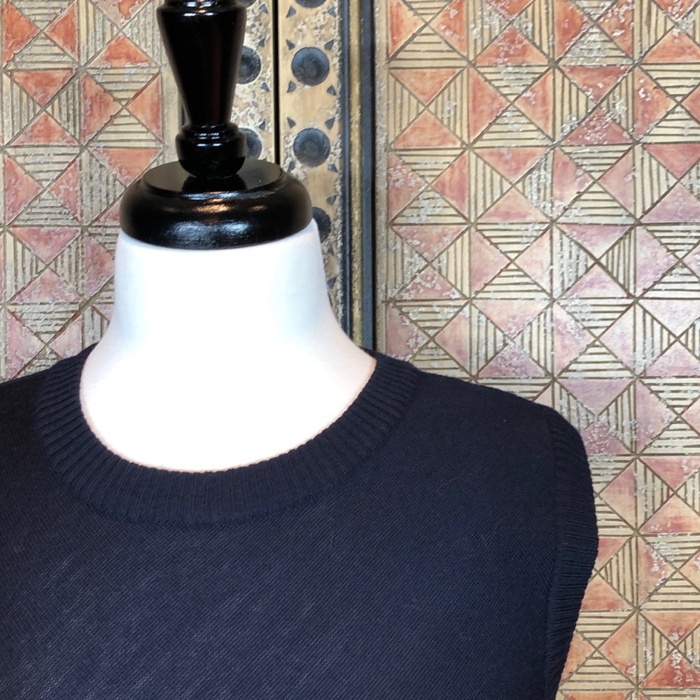 ⭐️🆕[DKNY]💯%Wool Navy Lightweight Knit Vest  SZ L